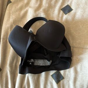Victoria black sport bra size 32D cup zipper back.